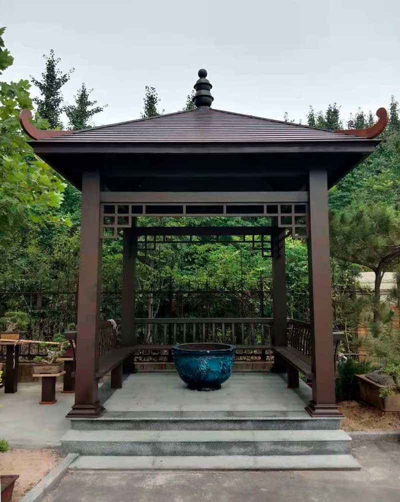 pérgola china estilo oriental con pebetero o maceta para el fuego